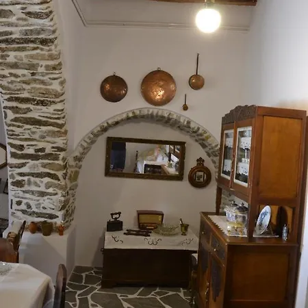 Old Stone House Roussou 度假居 *