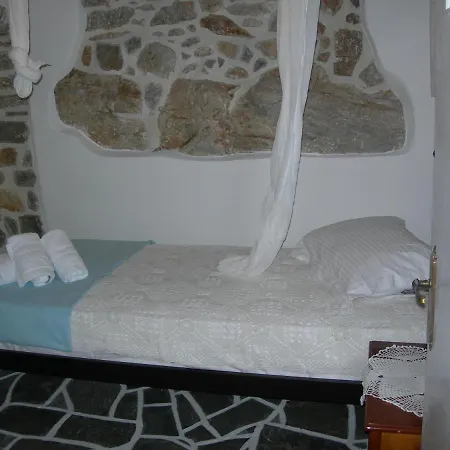Old Stone House Roussou 度假居 Khalkíon