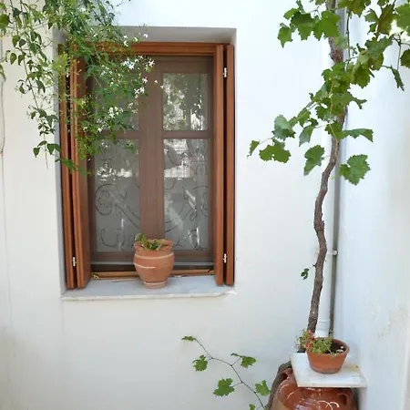 Old Stone House Roussou 度假居